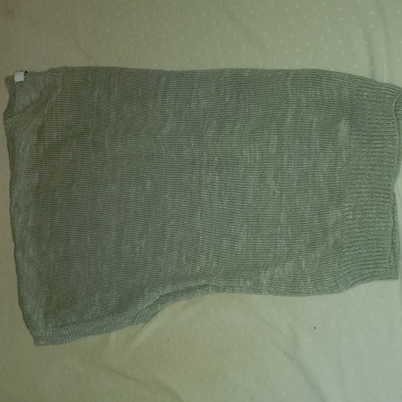 Light green light weight capped sleeve lush sweate - Picture 3 of 3